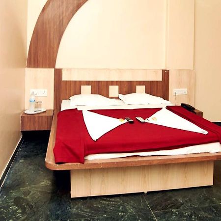 Hotel Three G Shirdi Eksteriør billede