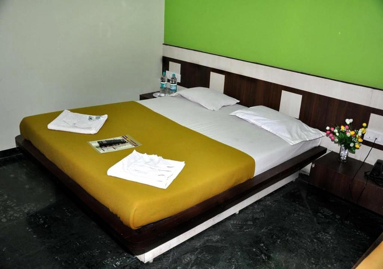 Hotel Three G Shirdi Eksteriør billede