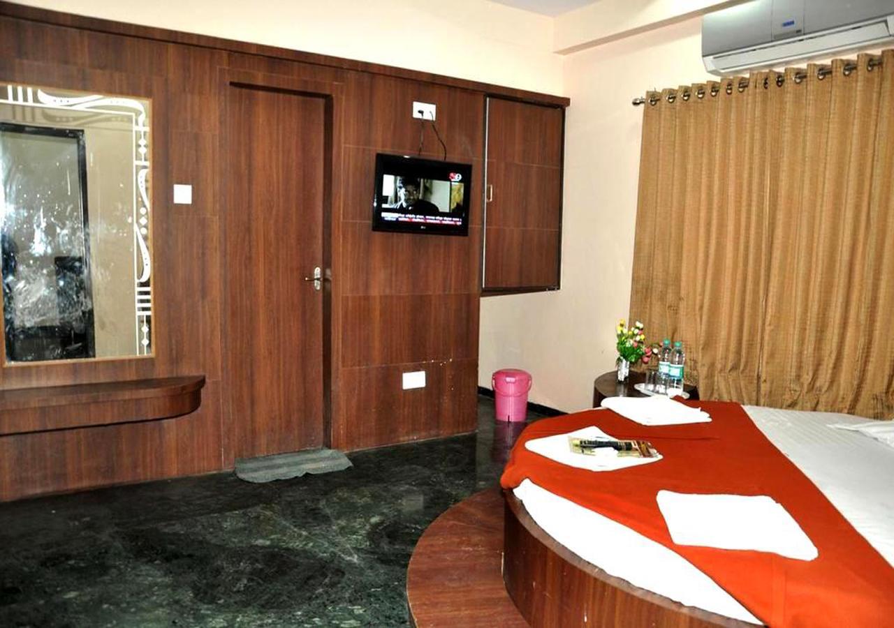 Hotel Three G Shirdi Eksteriør billede