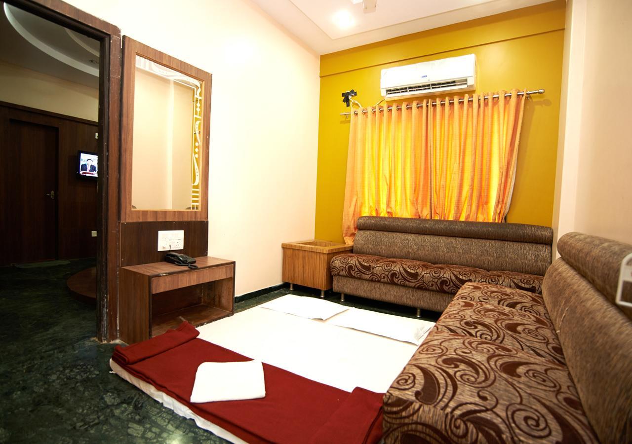 Hotel Three G Shirdi Eksteriør billede