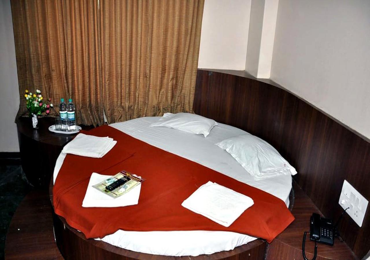Hotel Three G Shirdi Eksteriør billede