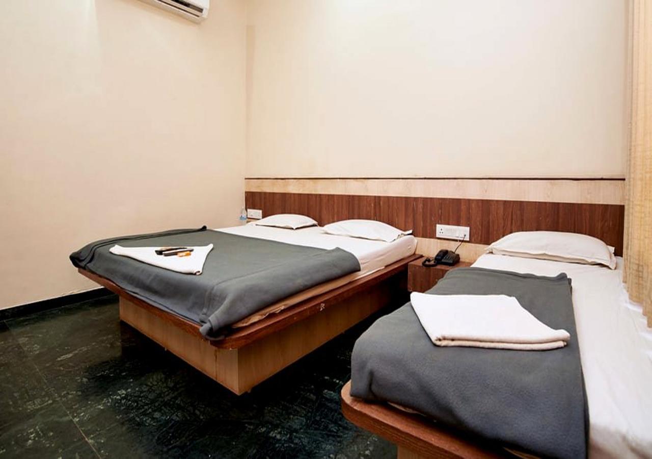Hotel Three G Shirdi Eksteriør billede