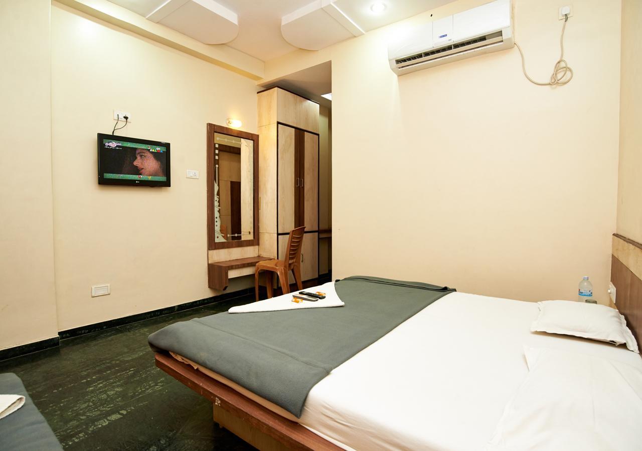 Hotel Three G Shirdi Eksteriør billede