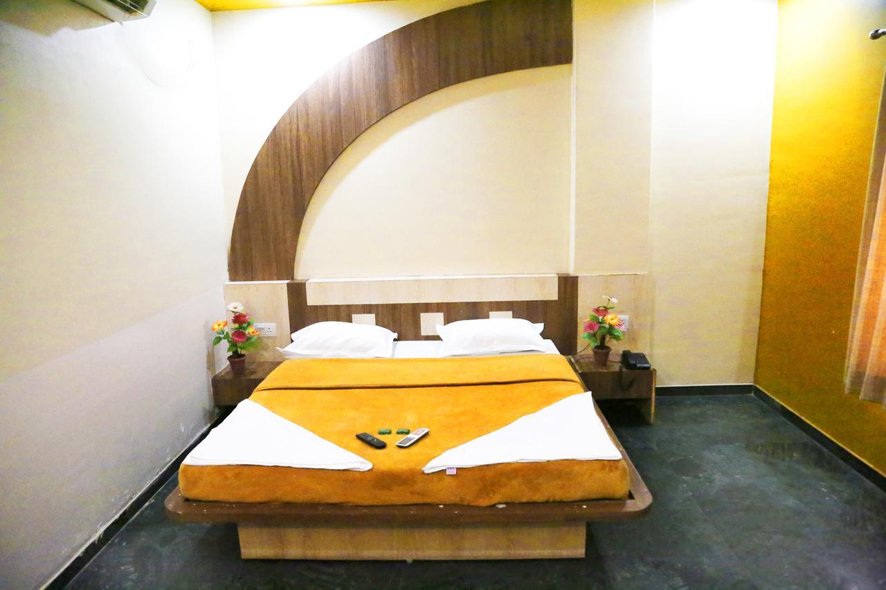 Hotel Three G Shirdi Eksteriør billede